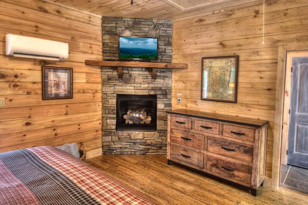 Villa Honeymoon Getaway In Woods Near Noc And Smoky Mtn Rr Bryson City Exterior foto